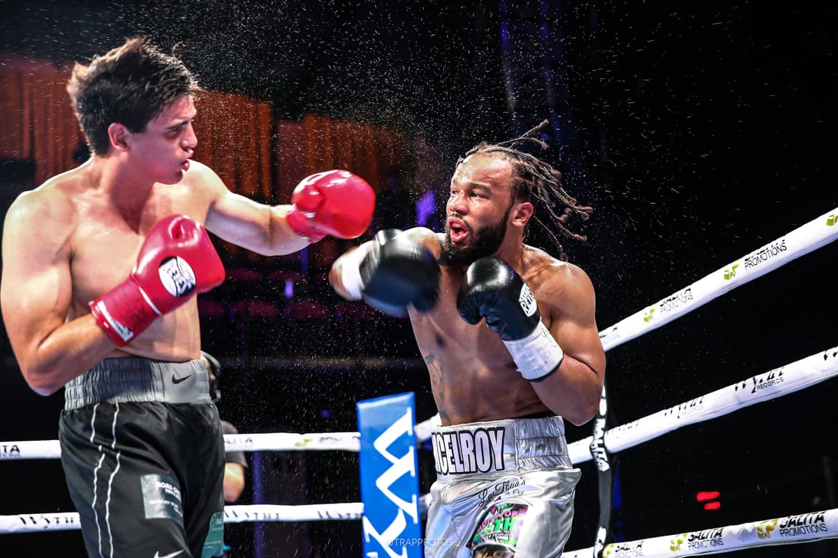 Jaquan McElroy attacks Damian Munoz during their bout