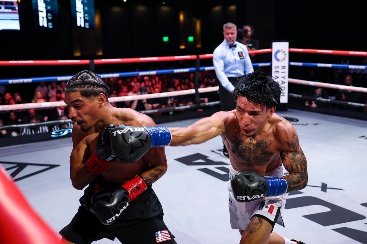 Jose Andres Teran lands a throws during his bout against Floyd Diaz