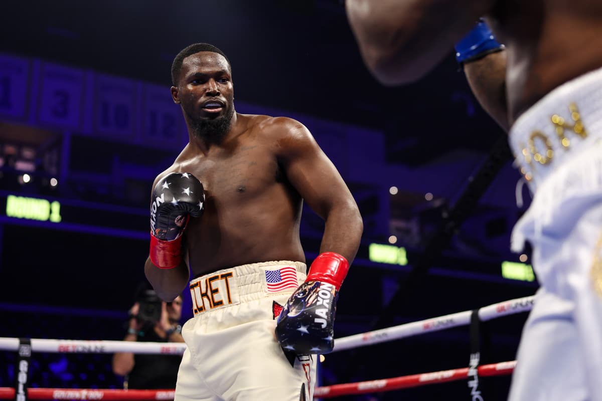 Joshua Edwards during his bout against Garreth Payton