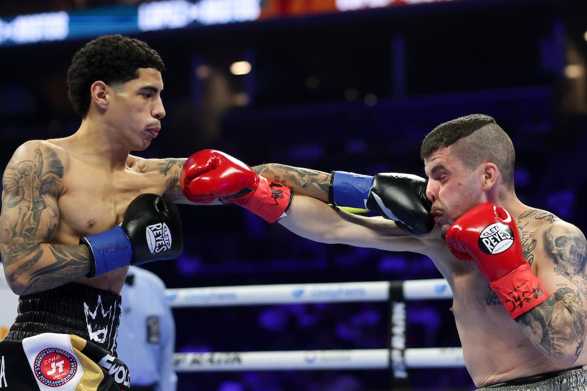 Juanmita Lopez De Jesus lands a punch during his bout against Alberto Motos