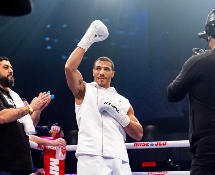 Lenar Perez during his bout against Isaac Chilemba