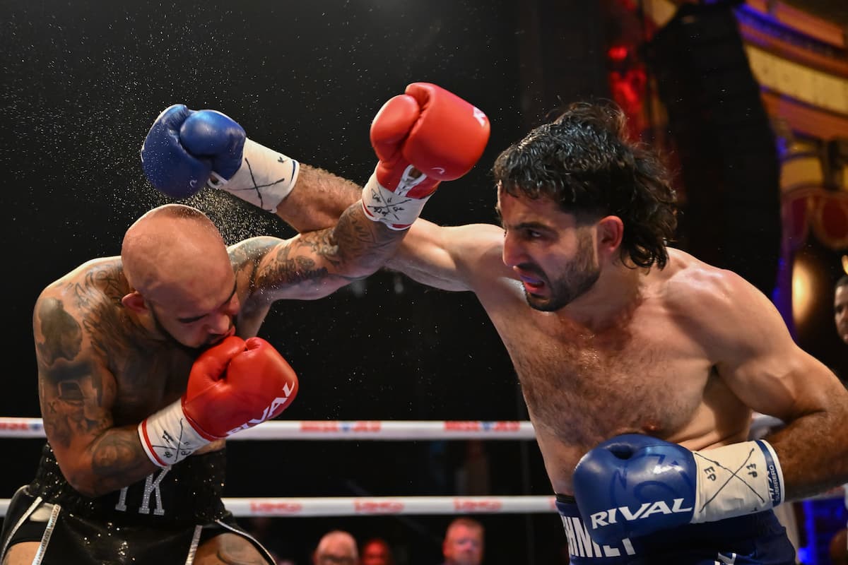 Mehmet Unal and Yoann Kongolo during their bout
