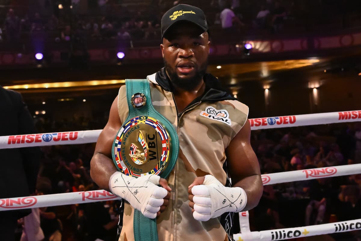 Moreno Fendero poses in the ring after his victory over Jonathan Gonzalez-Ortiz