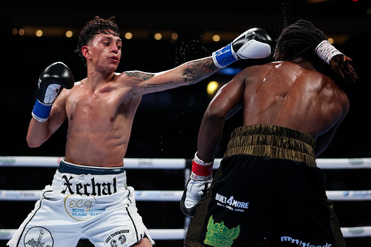 Checal Xavier Esquivel throws a jab during his bout against Rayshawn Taylor