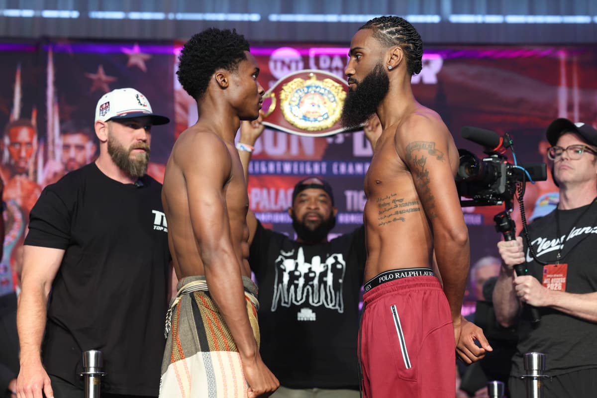 Abdullah Mason and Albert Bell face off at the weigh-in in Cleveland