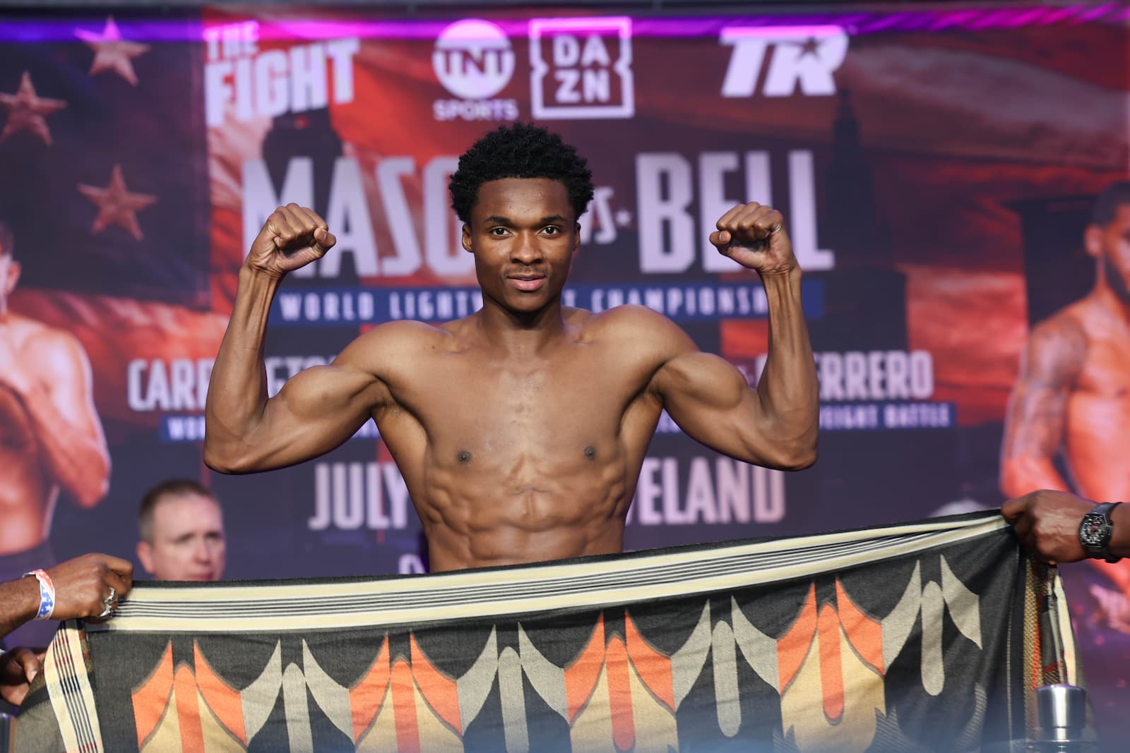 Photos: Mason and Bell make weight for 135-pound title Photos: Mason and Bell make weight for 135-pound title