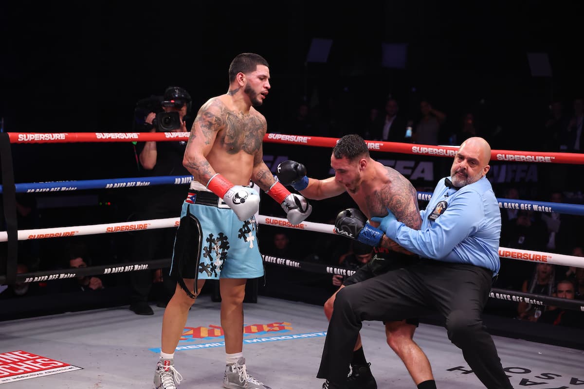 The referee stops the fight between Edgar Berlanga and Steven Butler