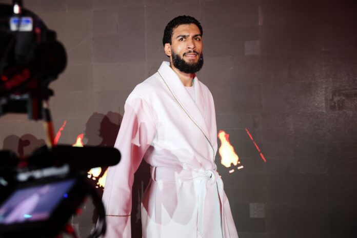 Hamzah Sheeraz making his ring walk during his bout against Alem Begic