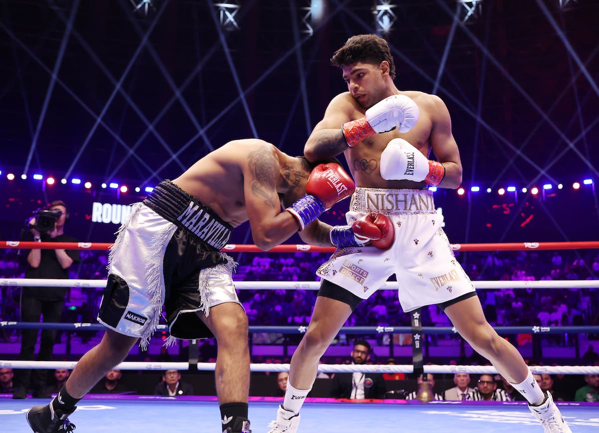 Nishant Dev dominates Cesar Diaz during their bout
