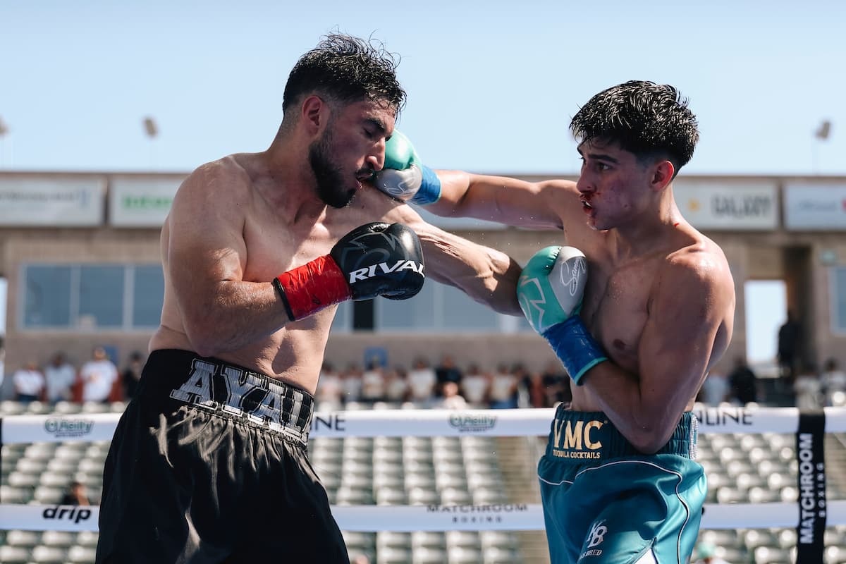 Samuel Contreras lands a punch during his bout against Jorge Alberto Ayala Lopez