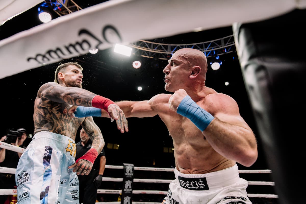 Tomas Melis lands a punch during his bout against Toni Estorer