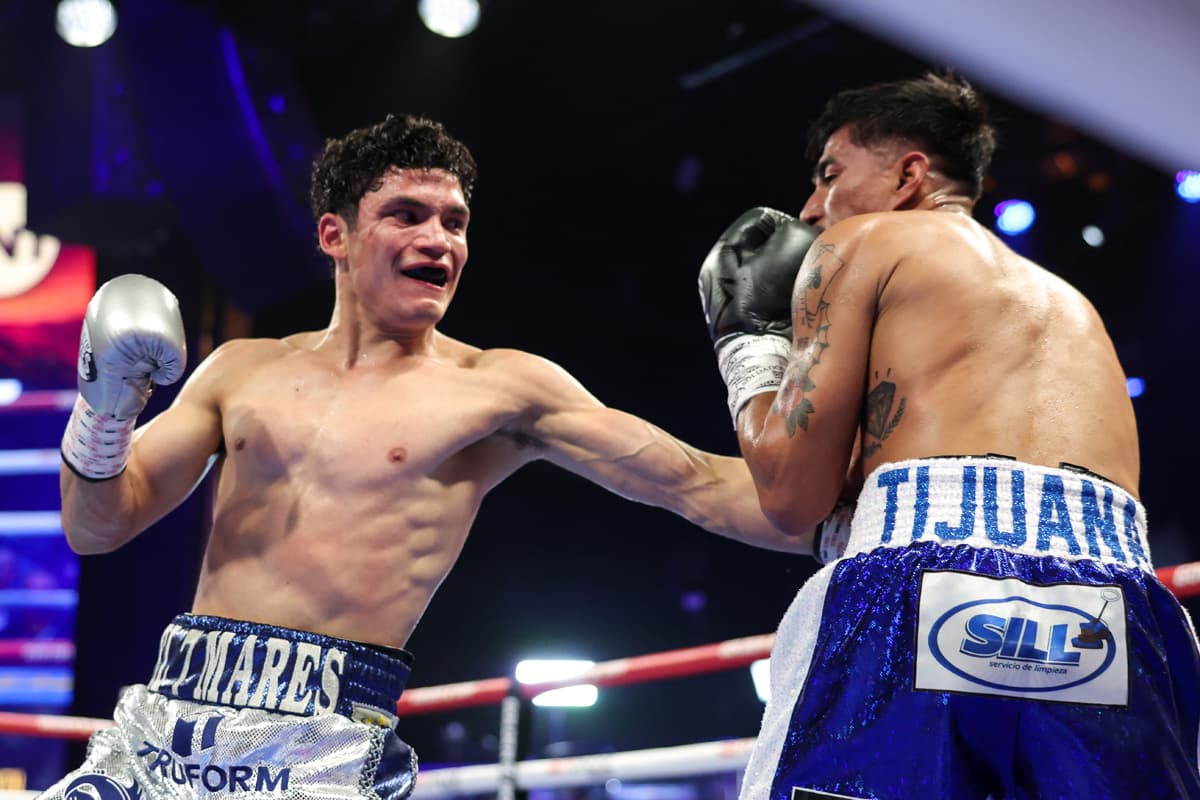 Gael Cabrera lands a body shot during his bout against Francisco Pedroza Portillo