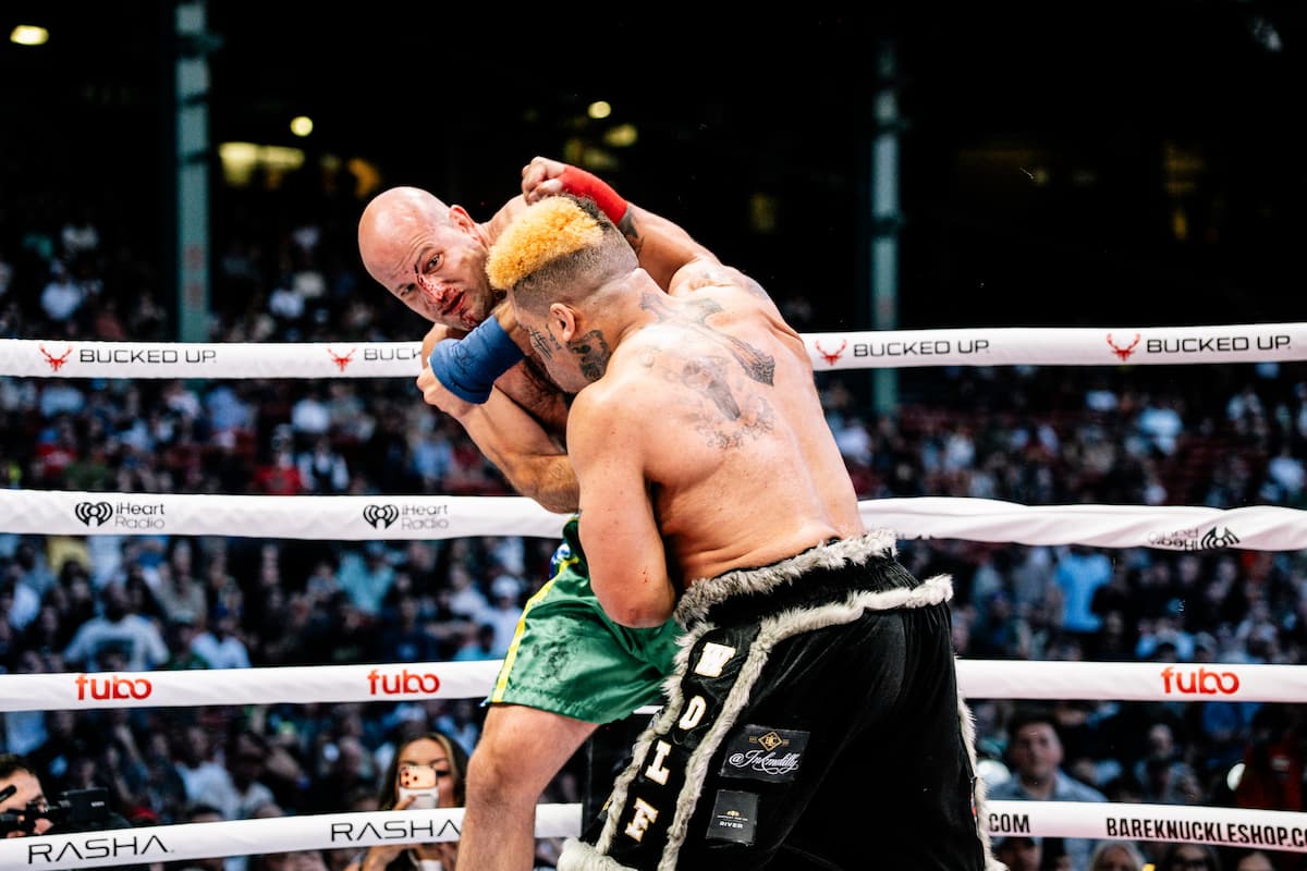 Guilherme Viana throws a punch during his bout against Robinson Perez