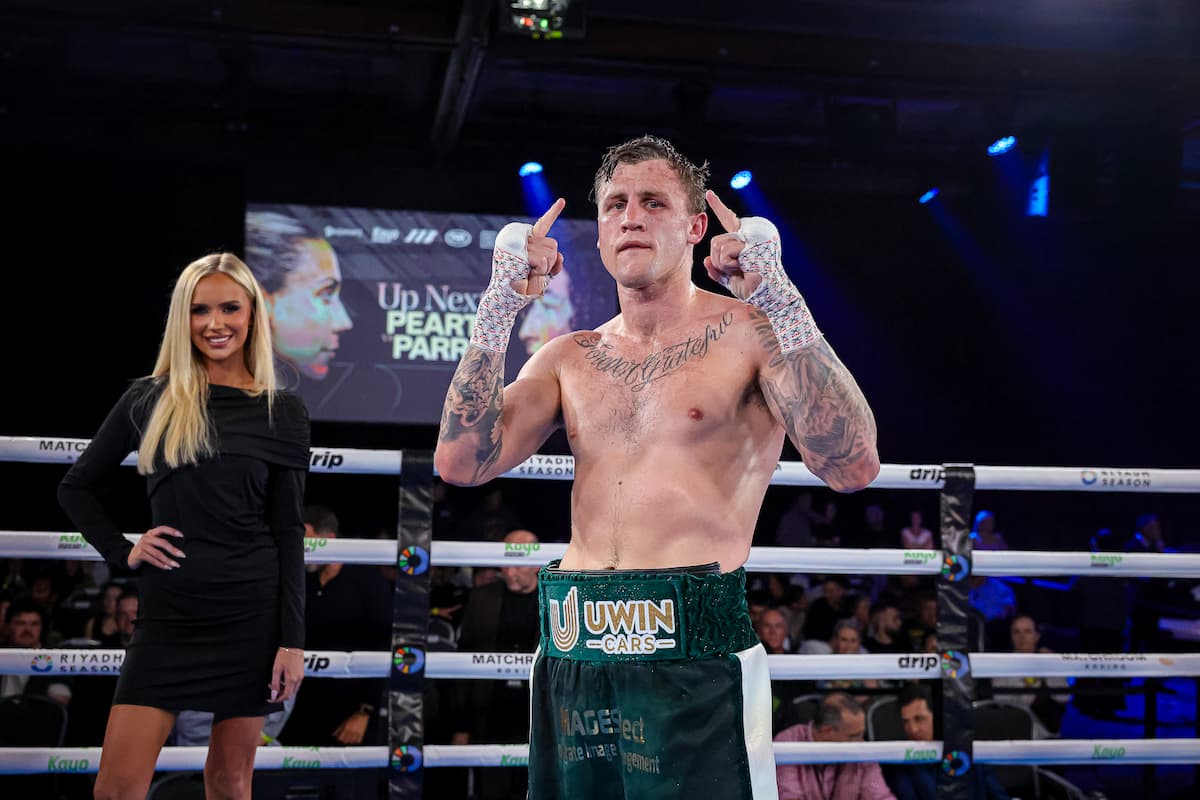 Jack Bowen poses after his victory over Mielifeier Dalielibieke