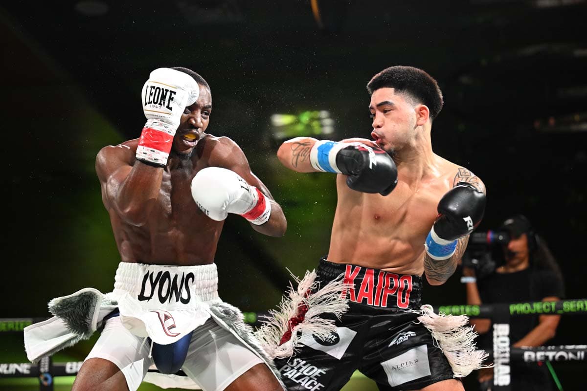 Kaipo Gallegos throws a hook during his bout against Desmond Lyons
