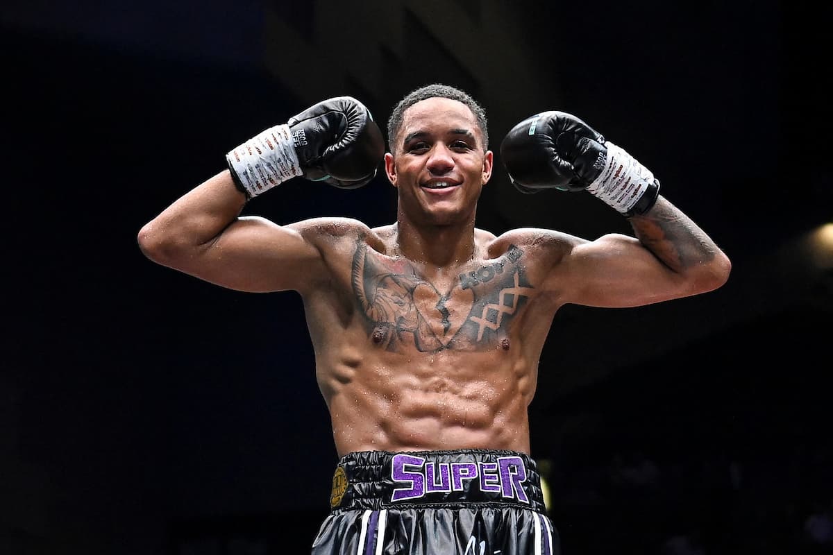 Mauro Silva celebrates his victory over Tyler Christopher