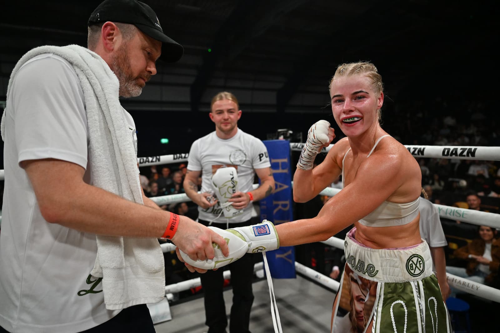 Gallagher joins Mayer vs Cameron main card as Nicolson withdraws with injury Gallagher joins Mayer vs Cameron main card as Nicolson withdraws with injury