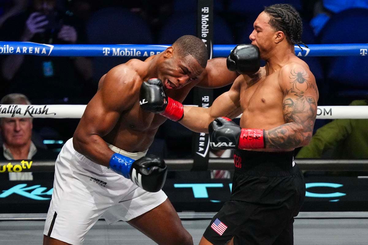 Video: Da'Mazion Vanhouter KOs Raphael Akpejiori in first round