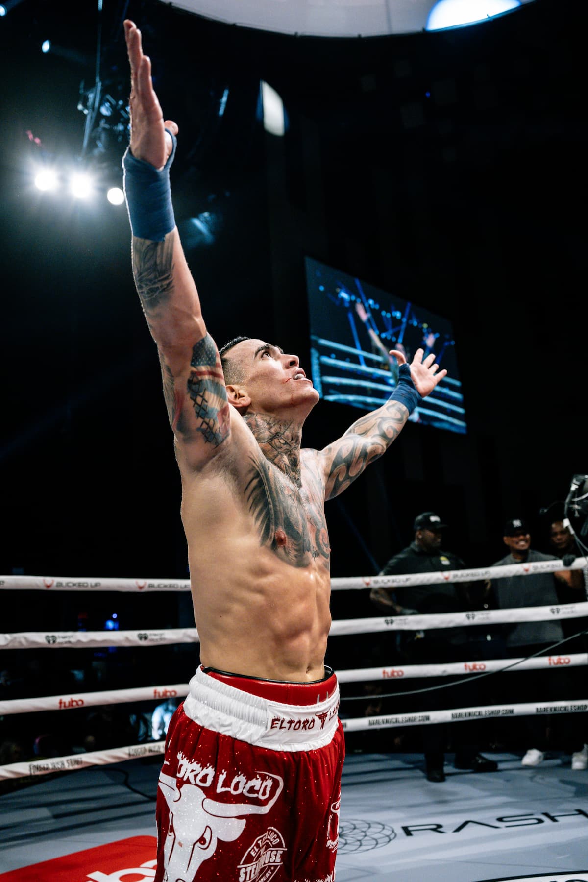 Eduardo Suarez celebrates his victory over Jose Davila