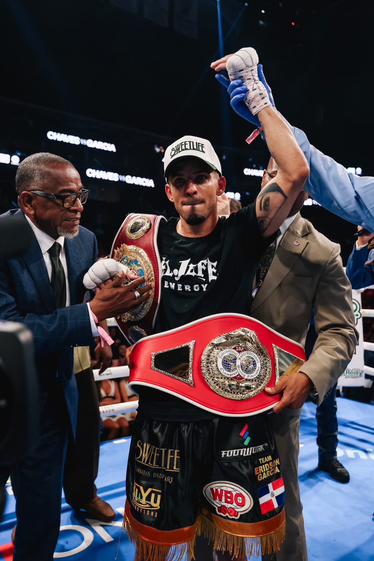 Eridson Garcia has his hand raised by the referee after his victory over Alan Chaves