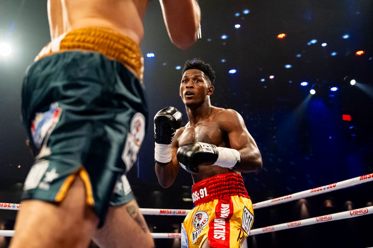 Jhon Orobio during his bout against Antonio Moran