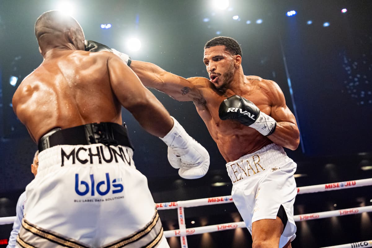 Lenar Perez lands a punch during his bout against Thabiso Mchunu
