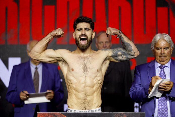 Avery Martin Duval during the weigh-in in Montréal, Quebec
