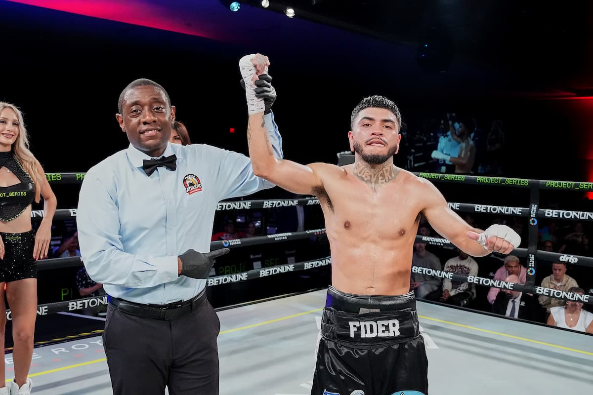 Fidencio Hernandez has his hand raised by referee Chris Young in victory over Diego Yaniel Ortiz Nieves