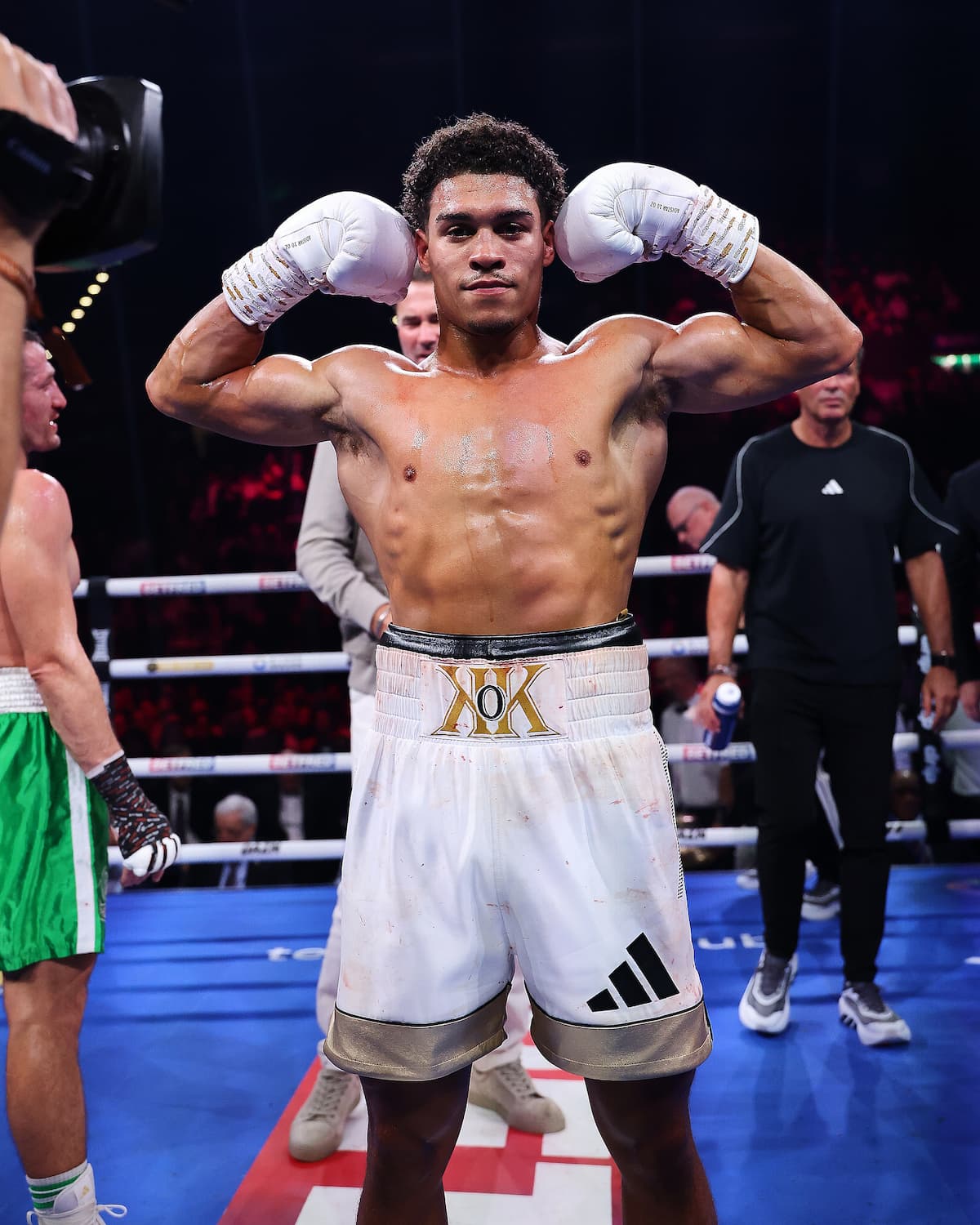 Odel Kamara poses after his victory over Thodoris Ritzakis